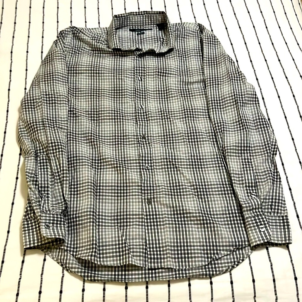 Great condition Men’s Size L Perry Ellis non iron button up long sleeve shirt